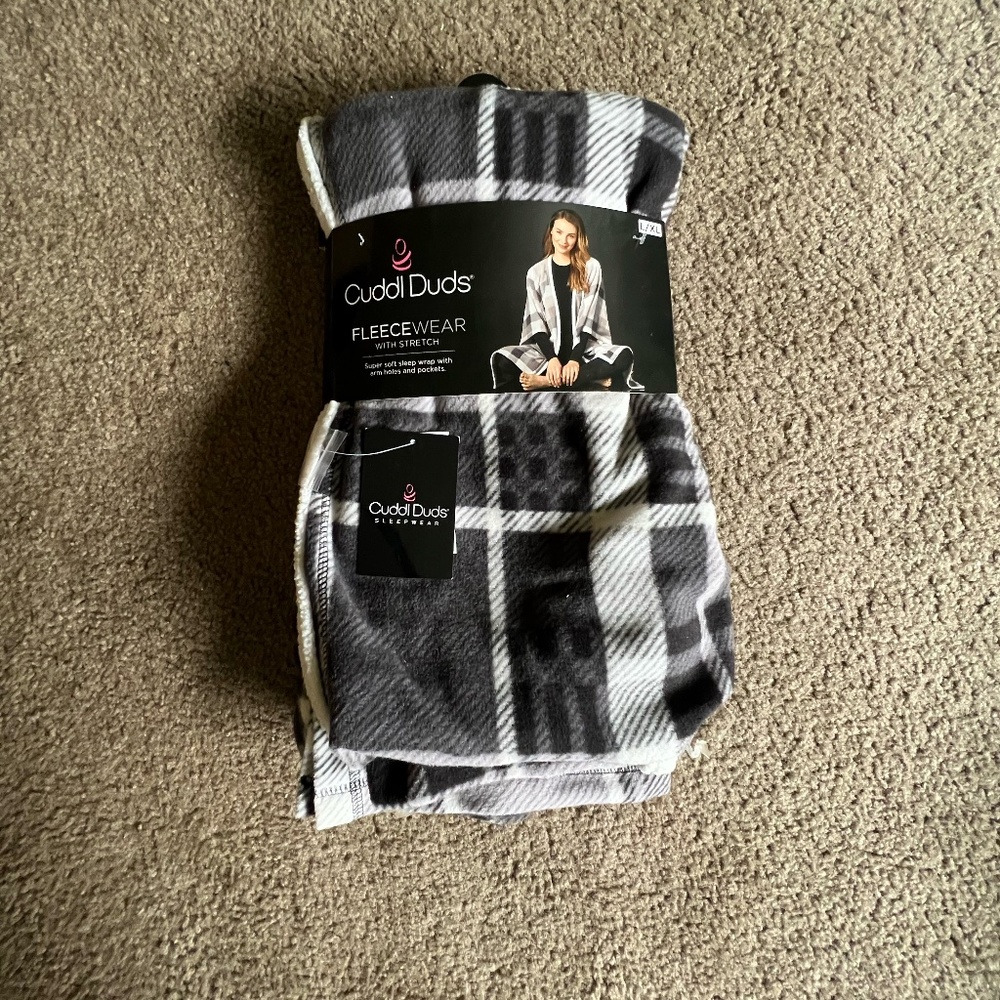 Cuddl Duds Fleece Blanket in a size L/XL